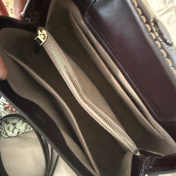 New 900+! Tory Burch BRITTEN SMOOTH SATCHEL & Matching Wallet TEMPRANILLO / Gold - Picture 11 of 15